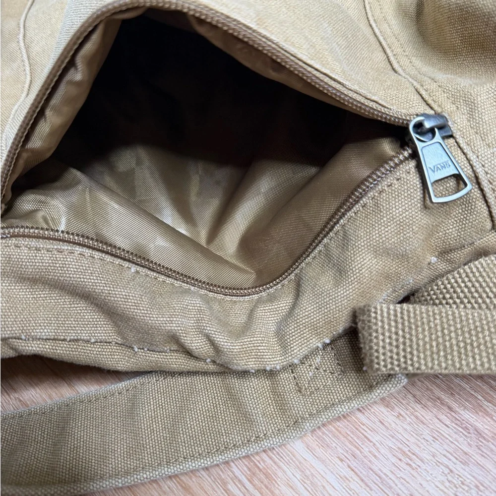 Vans Off The Wall - Brown Canvas Backpack, Zip top, Foldover Bag - Picture 7 of 9